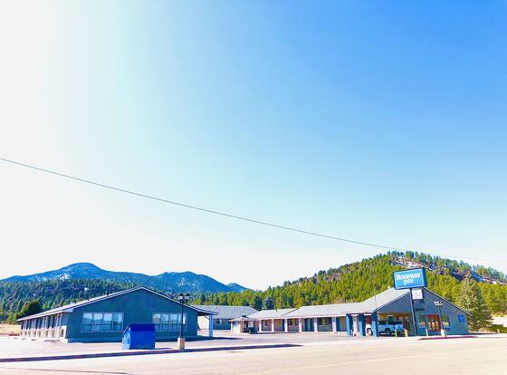 Super 8 by Wyndham Williams West Route 66/Grand Canyon Area allows check-in for 18 year-old guests