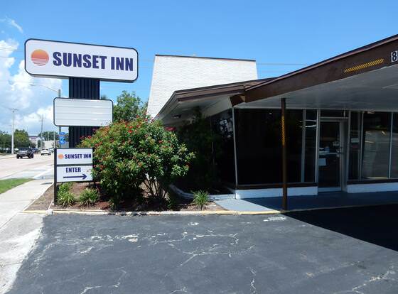 Sunset Inn allows check-in for 18 year-old guests