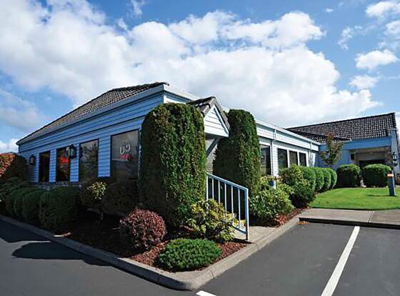 Shilo Inn Suites Hotel - Tillamook allows check-in for 18 year-old guests