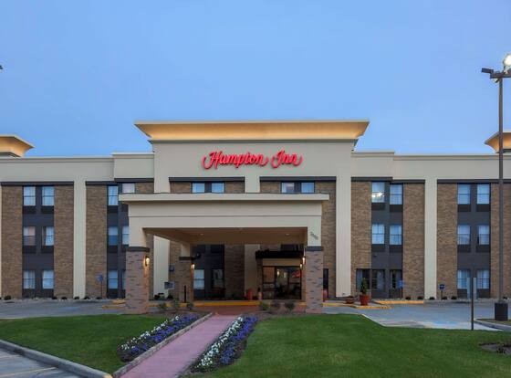 Hampton Inn Dayton Fairborn allows check-in for 18 year-old guests