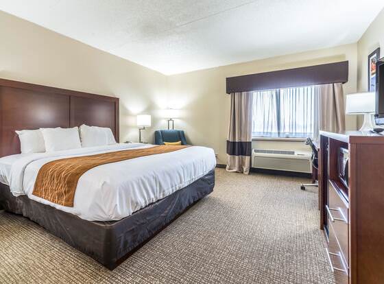 Comfort Inn Festus - St Louis South allows check-in for 18 year-old guests