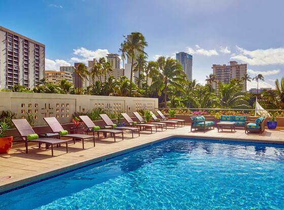 DoubleTree by Hilton Hotel Alana - Waikiki Beach allows check-in for 18 year-old guests