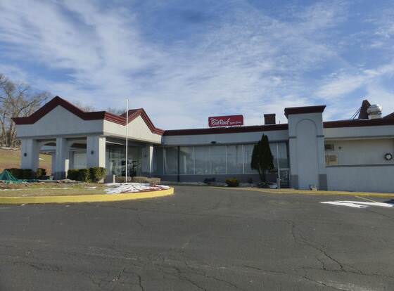 Red Roof Inn New Stanton allows check-in for 18 year-old guests