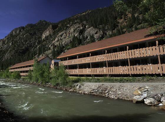 Hot Springs Inn allows check-in for 18 year-old guests