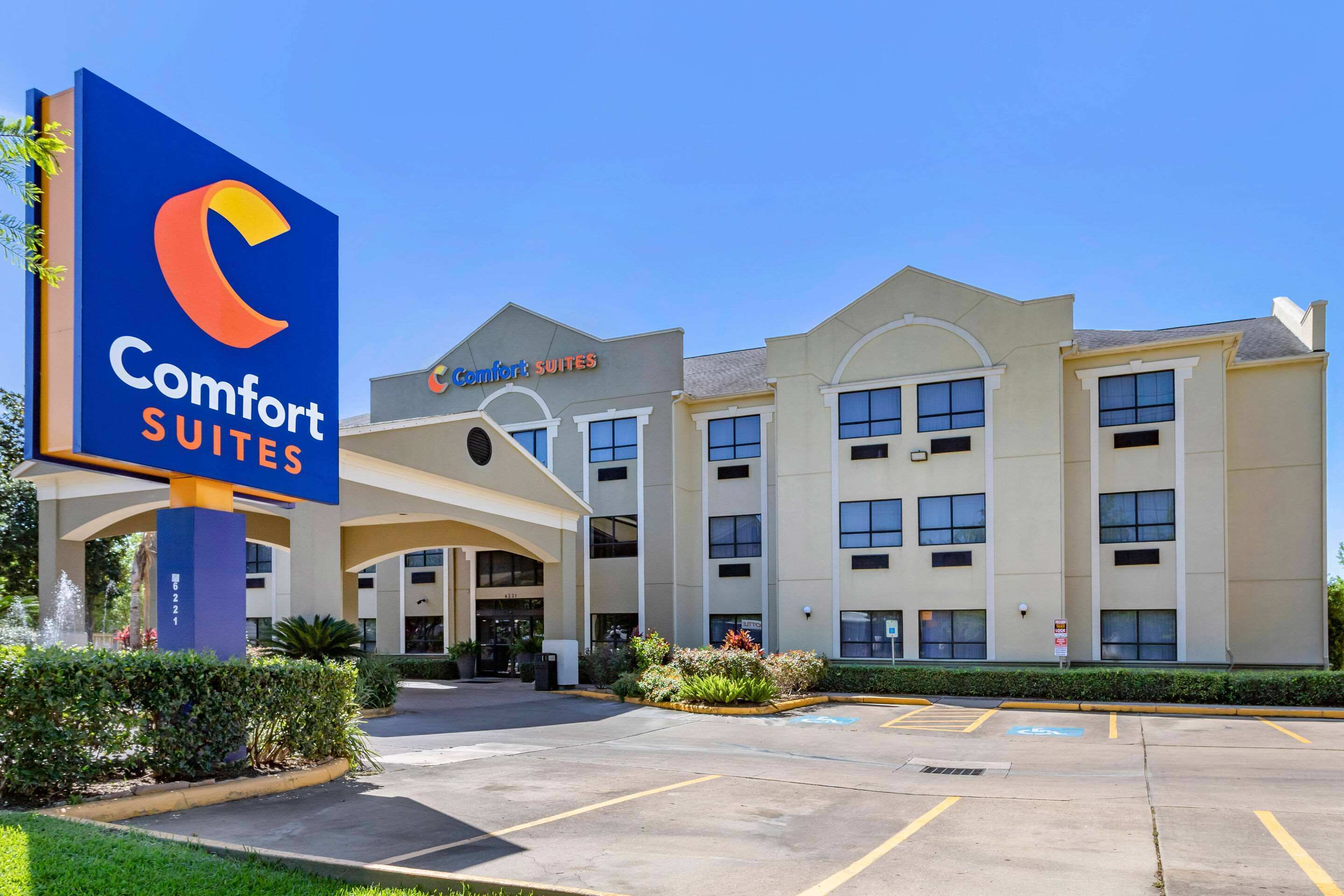 Comfort Suites - Near The Galleria allows check-in for 18 year-old guests