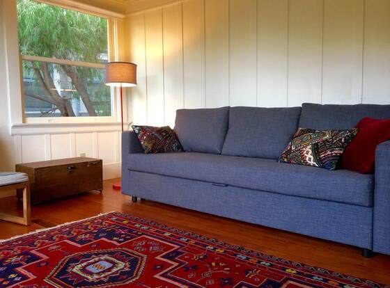 Modern and Stylish Flat allows check-in for 18 year-old guests