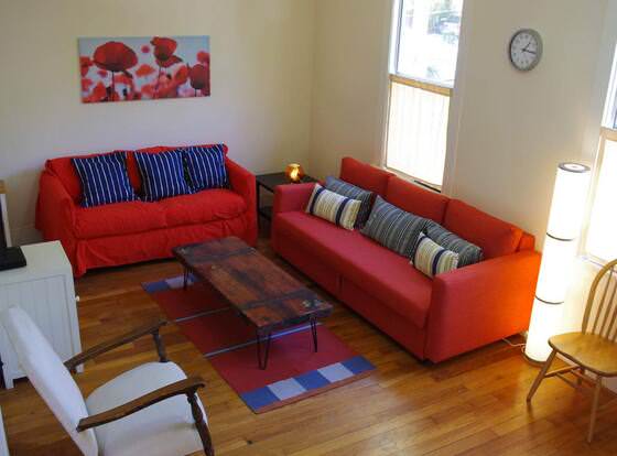 Berkeley XXL Delux Supreme House allows check-in for 18 year-old guests