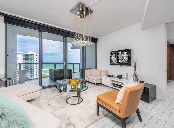 Lrmb - W South Beach #18 North Ocean & Pool View allows check-in for 18 year-old guests