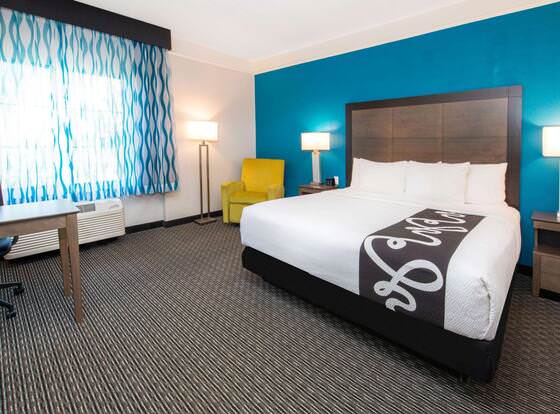 La Quinta Inn & Suites by Wyndham Tampa Brandon Regency Park allows check-in for 18 year-old guests