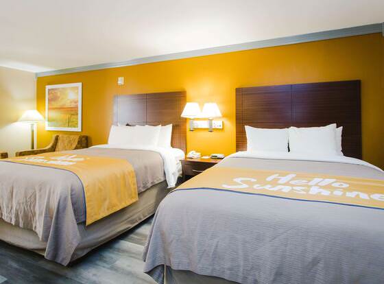 Days Inn by Wyndham Rosenberg allows check-in for 18 year-old guests