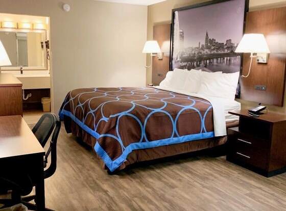 Super 8 by Wyndham Cookeville allows check-in for 18 year-old guests