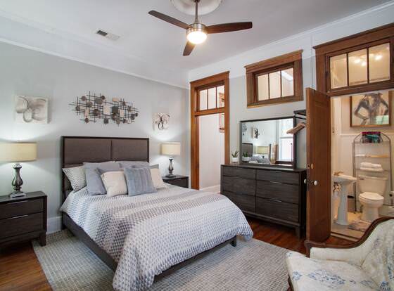 Cozy Cottage just off of Forsyth Park allows check-in for 18 year-old guests