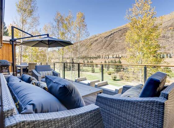 1-1337 Vail Valley Drive allows check-in for 18 year-old guests