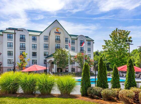 Comfort Suites Hanes Mall allows check-in for 18 year-old guests