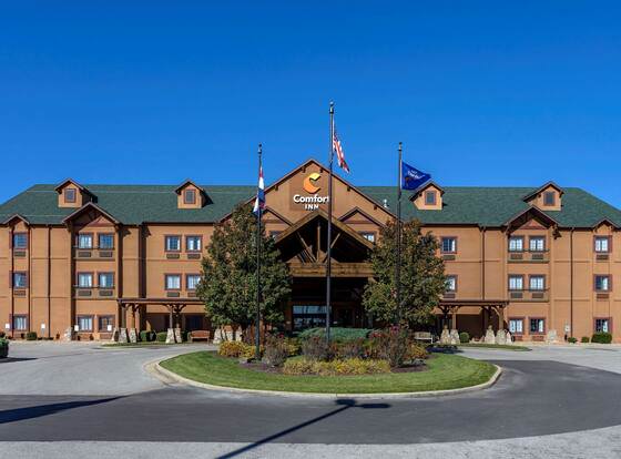 Comfort Inn St. Robert / Fort Leonard Wood allows check-in for 18 year-old guests