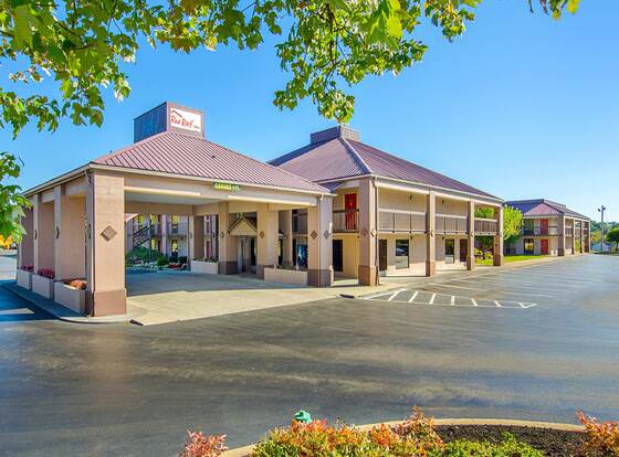 Red Roof Inn Kingsport allows check-in for 18 year-old guests