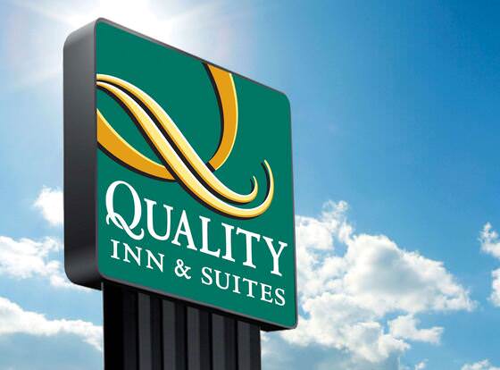 Quality Inn & Suites Oklahoma City North allows check-in for 18 year-old guests