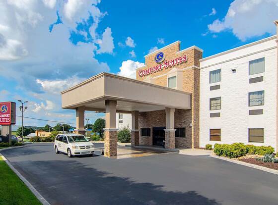 Comfort Suites Airport allows check-in for 18 year-old guests