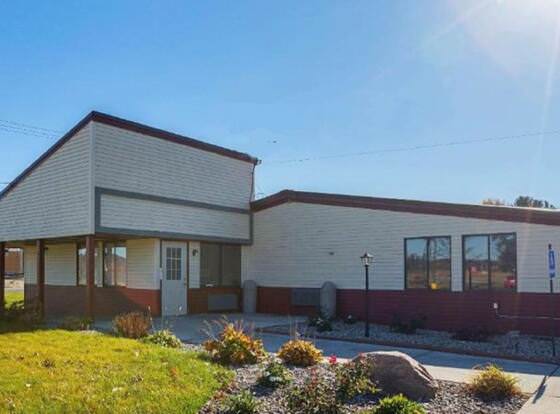 FairBridge Inn Express Battle Creek allows check-in for 18 year-old guests