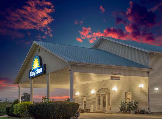 Days Inn by Wyndham Hardy allows check-in for 18 year-old guests