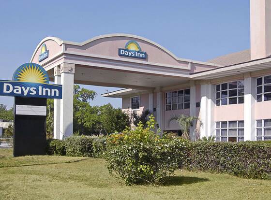 Days Inn by Wyndham Gainesville University allows check-in for 18 year-old guests