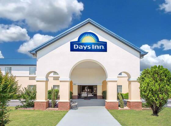 Days Inn by Wyndham Lincoln allows check-in for 18 year-old guests