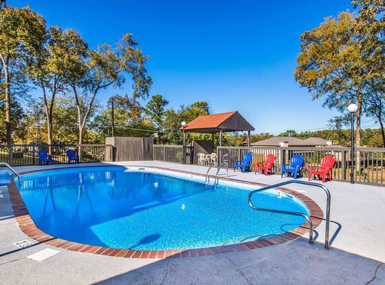 Motel 6 Hot Springs, AR allows check-in for 18 year-old guests