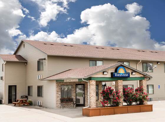 Days Inn by Wyndham Mexico allows check-in for 18 year-old guests