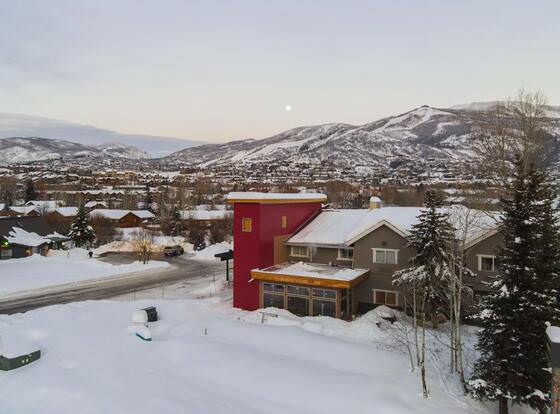 La Quinta Inn by Wyndham Steamboat Springs allows check-in for 18 year-old guests