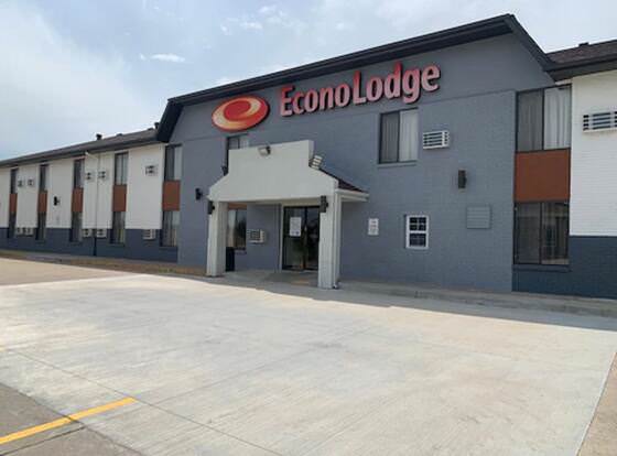 Econo Lodge Olathe - Kansas City allows check-in for 18 year-old guests