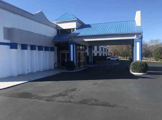 Rodeway Inn Stone Mountain allows check-in for 18 year-old guests