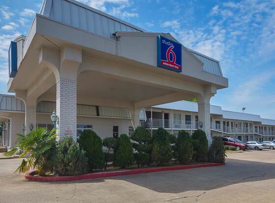 Studio 6 Tyler, TX allows check-in for 18 year-old guests