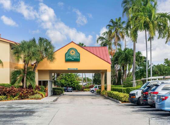 La Quinta Inn by Wyndham Ft. Lauderdale Northeast allows check-in for 18 year-old guests