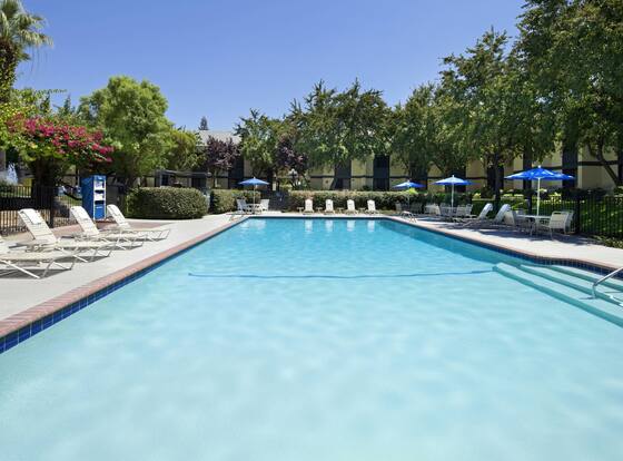 Four Points by Sheraton Bakersfield allows check-in for 18 year-old guests