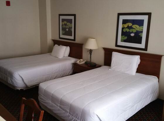 Imperial Swan Hotel & Suites allows check-in for 18 year-old guests