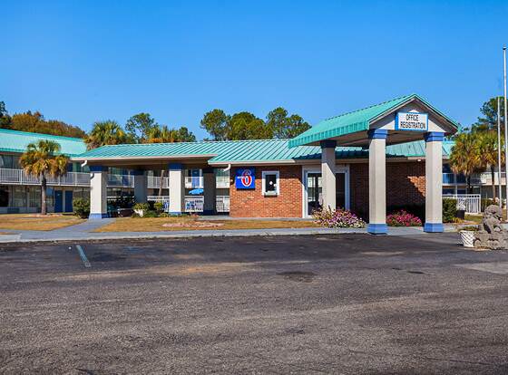 Motel 6 Tifton, GA allows check-in for 18 year-old guests