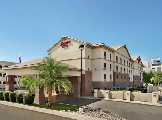 Hampton Inn Phoenix-Midtown-Downtown Area allows check-in for 18 year-old guests