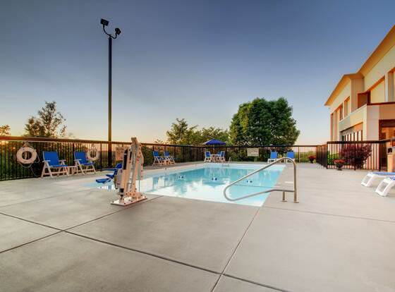 Hampton Inn Rolla allows check-in for 18 year-old guests