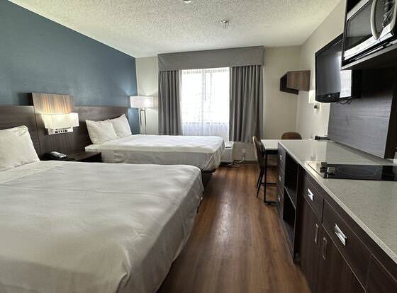 Rodeway Inn allows check-in for 18 year-old guests