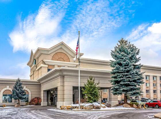 La Quinta Inn & Suites by Wyndham Coeur d`Alene allows check-in for 18 year-old guests