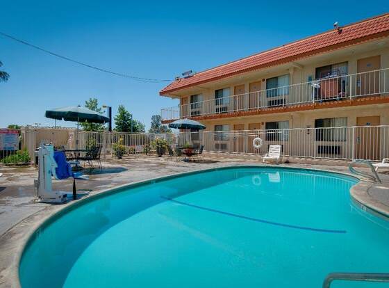 Vagabond Inn Bakersfield South allows check-in for 18 year-old guests