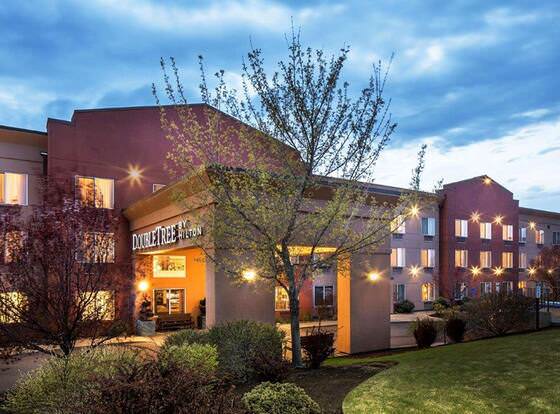 DoubleTree by Hilton Hotel Bend allows check-in for 18 year-old guests