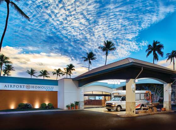 Airport Honolulu Hotel allows check-in for 18 year-old guests