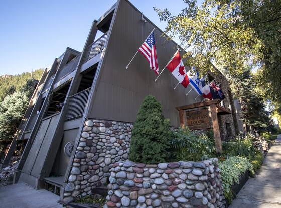 Aspen Mountain Lodge allows check-in for 18 year-old guests