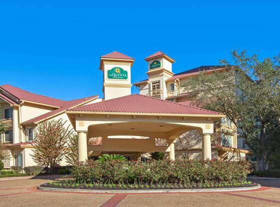 La Quinta Inn & Suites by Wyndham Houston Galleria Area allows check-in for 18 year-old guests