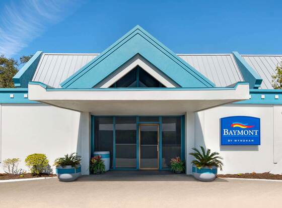 Baymont by Wyndham Daytona Beach/Intl Speedway allows check-in for 18 year-old guests