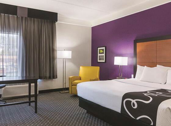 La Quinta Inn & Suites by Wyndham Orlando Airport North allows check-in for 18 year-old guests