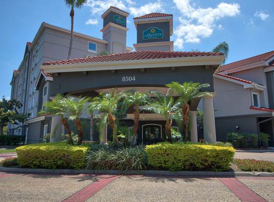 La Quinta Inn & Suites by Wyndham Orlando I Drive/Conv Ctr allows check-in for 18 year-old guests