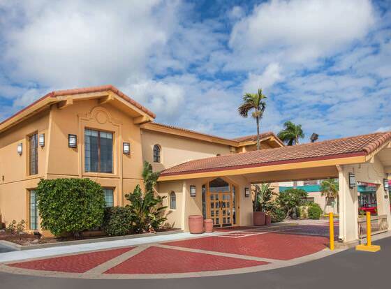 La Quinta Inn by Wyndham Fort Myers Central allows check-in for 18 year-old guests