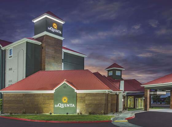 La Quinta Inn & Suites by Wyndham Las Vegas Summerlin Tech allows check-in for 18 year-old guests